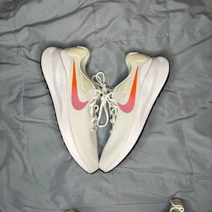 Nike Womens Revolution 7 White Running Shoes Sneakers Size 10 - Picture 1 of 5