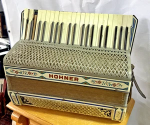 Aus Sammlungsauflösung:  Altes Akkordeon Hohner an Bastler #124 - Bild 1 von 14