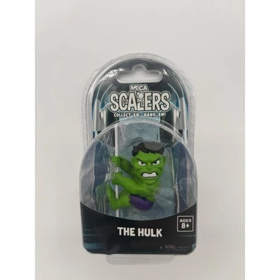Minifigura coleccionable NECA Scalers The Hulk Collect Em Hang Em nueva Foto 1 de 2