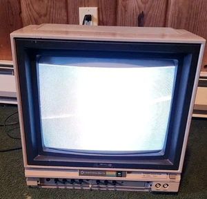 VINTAGE COMMODORE 1701 VIDEO MONITOR - Picture 1 of 8