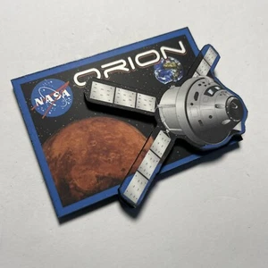 NASA Orion Mission Magnet - 2D Raumschiff Design - Mars & Erde Hintergrund - Bild 1 von 3