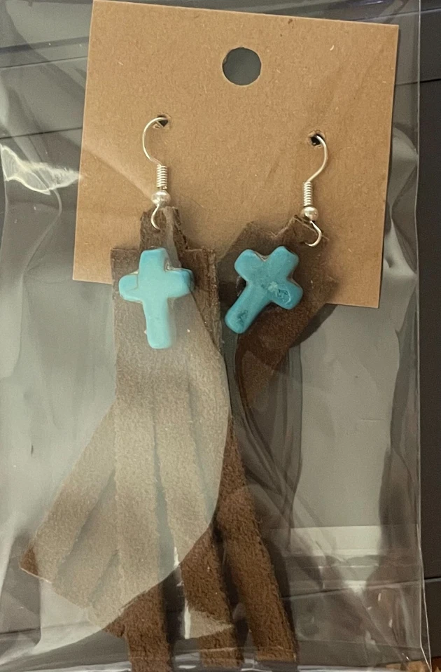 Pendientes de flecos de cuero / cruz turquesa / hechos de botas Minnetonka Foto 1 de 1