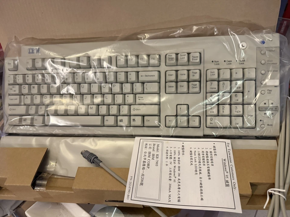 Vintage IBM KB-7993 12J5558 12J5557 White PS/2 computer Keyboard NEW - Image 1 of 1