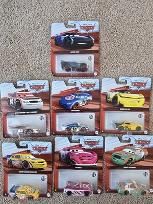 Disney Pixar Cars PAQUETE TAZA DE 7 PISTONES Racercars George New-Win Storm Flip Dover Foto 1 de 4