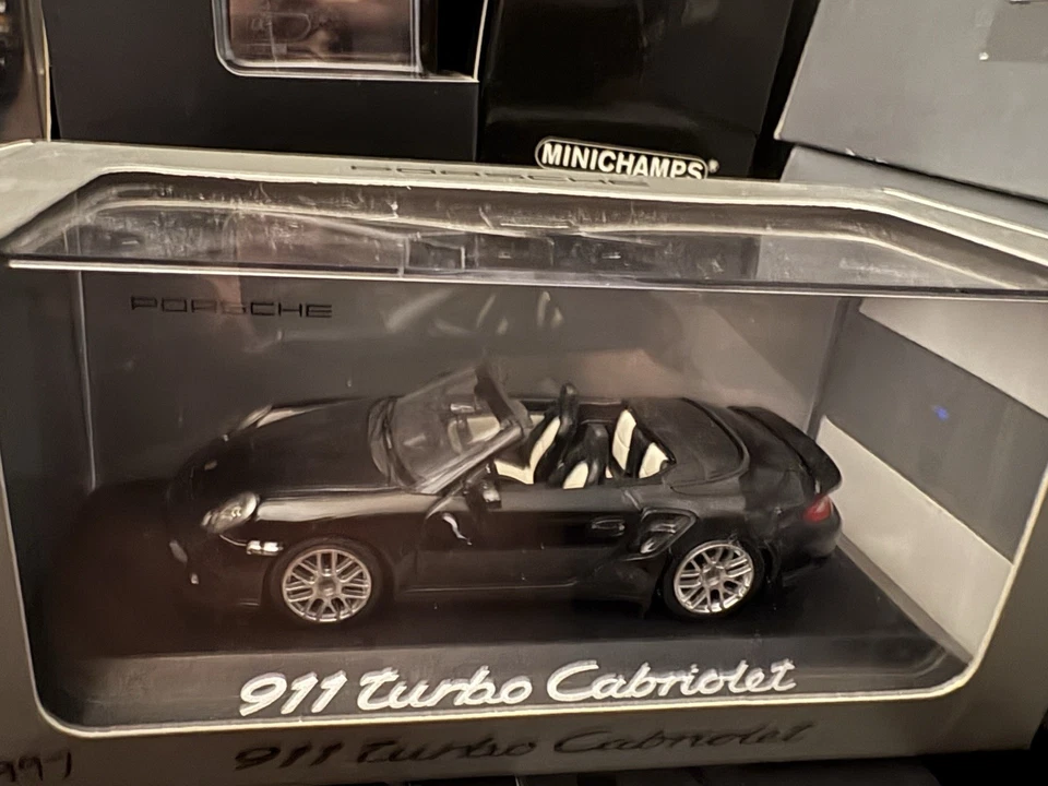 Porsche 911 Turbo 997 Facelifted Dealer Edition Minichamps em escala 1/43 - Imagem 1 de 1
