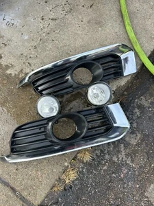 2010 2011 2012 Suzuki Kizashi GTS Pair Fog Lamps And Trim Bezel Chrome - Picture 1 of 3