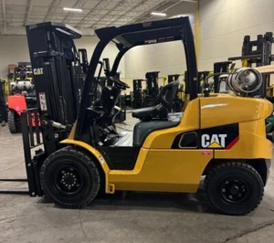 2017 Caterpillar FG50CN 11000 LB 3 Stage Mast LPG Pneumatic Forklift 1478 Hours - Picture 1 of 12