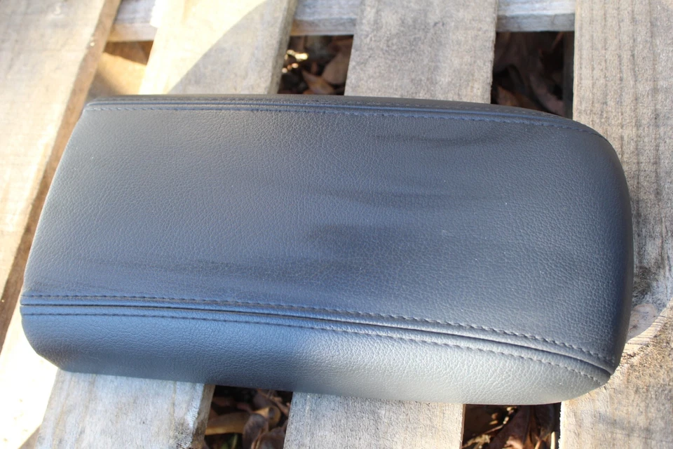2002-2009 GMC Envoy Chevrolet Trailblazer Black Center Console Lid Armrest OEM - Imagem 1 de 2