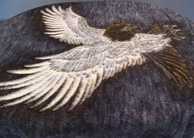 Manta Biederlack BALD EAGLE, REVERSIBLE, 50" x 70" terciopelo. Hecho en USA. Foto 1 de 4