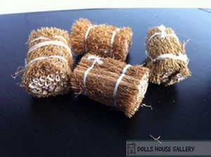 Bale Of Hay, Dolls House Miniature 1.12th Sale, Price Is For ONE ONLY - Picture 1 of 2