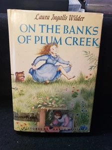 ON THE BANKS OF PLUM CREEK LAURA INGALLS WILDER 1953 ED DJ GARTH WILLIAMS - Foto 1 di 3