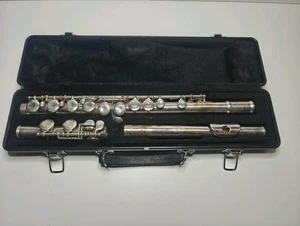 Armstrong 104 Flute Silver Tone With Black Case - Picture 1 of 4