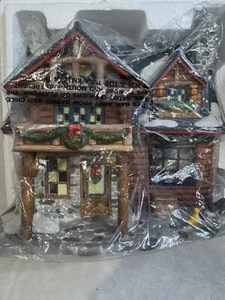 🚨 Heartland Valley 02074 Christmas Village Deluxe Porcelain Lighted House Rare - Picture 1 of 8