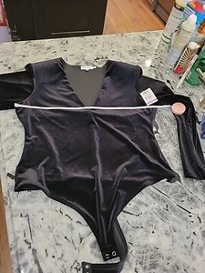 Good American Women Black Long sleeve Velvet Striped Bodysuit 5 Shoulder pads - Picture 1 of 11