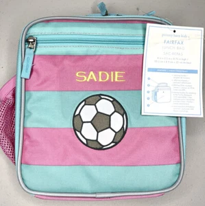 POTTERY BARN KIDS FAIRFAX BORSA PRANZO CLASSICA *SADIE* ROSA ACQUA SOCCER BOX NUOVO - Foto 1 di 2