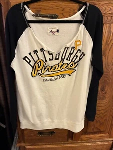 #101 PITTSBURGH PIRATES LARGE WOMENS *NWOT** long sleeve light sweatshirt feel - Picture 1 of 7