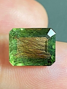 Faceted top quality peridot gem with ludwigite inclusions Skardu Pakistan 4.71ct - Picture 1 of 9