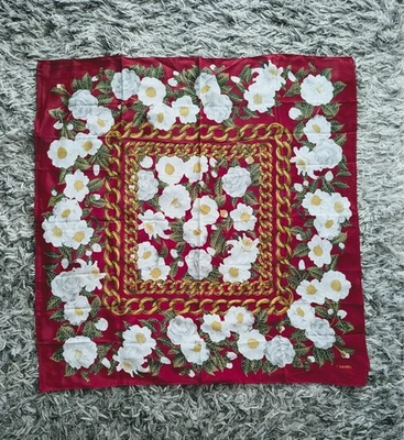 Bufanda floral Chanel roja de seda camelia Foto 1 de 4