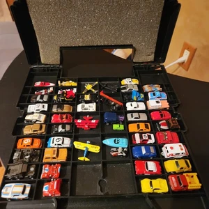 Lote de micro máquinas vintage, estuche y 50 vehículos diferentes, Insider y Lamborghini - Imagen 1 de 9