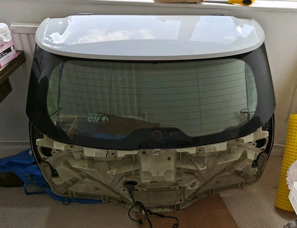 Tapa de maletero / puerta trasera / cristal trasero RENAULT MEGANE IV Grand Tour Estate 2016-2022 Foto 1 de 1