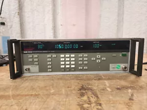 FLUKE 6061A Synthesized Signal Generator 10kHz-1050MHz Tested GOOD! - Picture 1 of 2