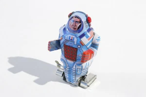 Sparking Astronaut Explorer - Picture 1 of 3