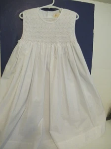 X) Girls Hand Smocked 6 White Petit Ami Dress Pearls and Rose Buds - Picture 1 of 7