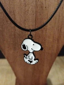 Collar con colgante metálico de Snoopy - Picture 1 of 3