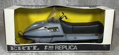 1/10 Ertl John Deere TrailFire 440 Snowmobile DieCast W/ Box - Image 1 of 4