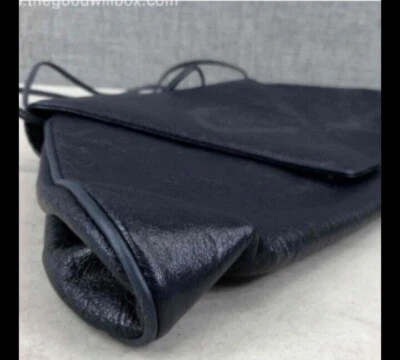 Bolso triangular vintage de cuero azul marino Carlos Falchi RARO Foto 1 de 4