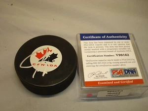 Jordan Eberle signed Team Canada Hockey Puck handsigniert PSA/DNA COA 1B - Bild 1 von 3