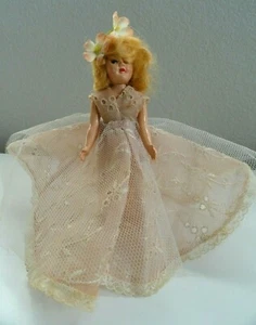 Vestido con ojales vintage rubio libro de cuentos muñeca - Imagen 1 de 6