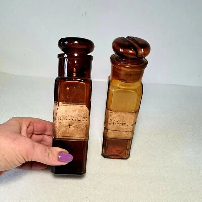 🌱 2 anciens flacons pharmacie, apothicaire en verre ambré Byle Paris - Photo 1/4
