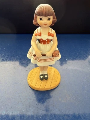Estatuilla de porcelana Betsy McCall 4" de alto 1984  Foto 1 de 3