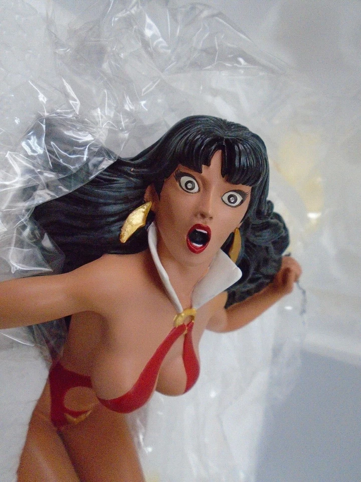 Dynamite Entertainment Vampirella 8" Adam Hughes Diamond Eye Ed. Statue #18/200 - Image 1 of 4