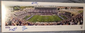 Max Duggan TCU signiert 13x40 Panoramaposter Quentin Johnston Beckett Auto +1 - Bild 1 von 4
