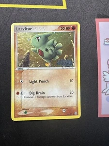 Carta Pokémon Larvitar 63/109 EX Team Rocket Returns Holograma Inverso 004💎NM LP+💎 - Imagen 1 de 2