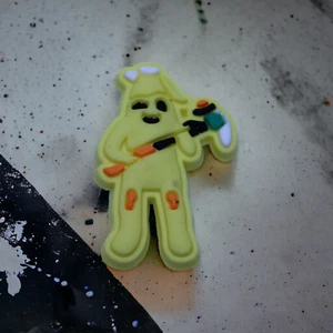 Dije Zapato Hacha Five Nights at Freddy's Yellow Guy Jerry Smith FNAF - Imagen 1 de 2