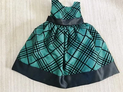 Vestido usado en excelente estado Marmellata niñas talla 2T - verde con ribete negro y diseño de terciopelo negro Foto 1 de 4