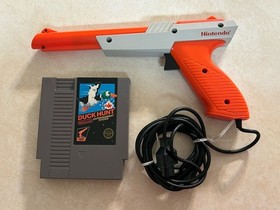 ORIGINAL NINTENDO ZAPPER GUN AND DUCK HUNT, TESTED WORKING