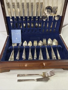 Vintage Oneida Community "CORONAZIONE" Silverplate set 76 pezzi con scatola 8 impostazioni - Foto 1 di 6