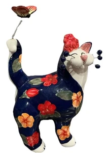 Estatuilla de gato AMY LACOMBE Whimsiclay azul marino floral cola de mariposa regalo único - Imagen 1 de 6
