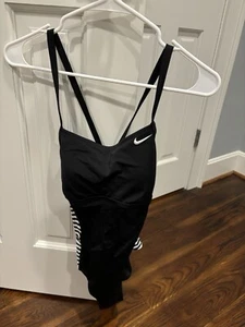 Nike Badeanzug Damen Medium Schwarz Laserstreifen Crossback Einteiler - Bild 1 von 4