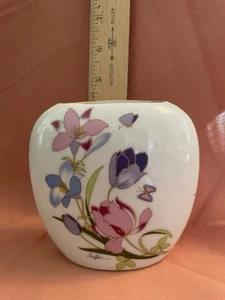 VTG. Flower Vase. Oval W/ Floral Decor (see Pics) Good Condition. - Picture 1 of 6
