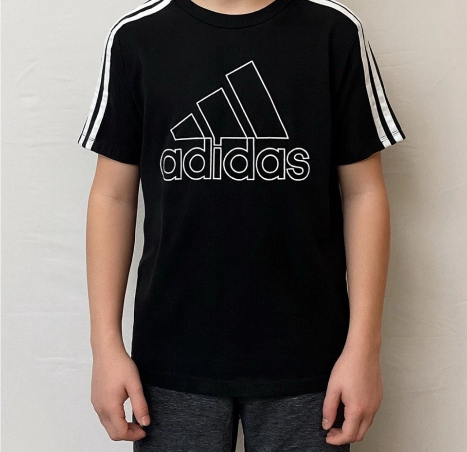 Camiseta Adidas Negra Logo con Rayas en el Hombro - Juvenil Grande (14/16) (J3)@ Foto 1 de 4