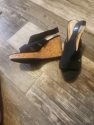 Zapatos para mujer Adrienne Vittadini negros con cuña Foto 1 de 4