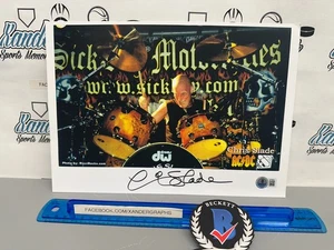 FOTOGRAFIA CHRIS SLADE AC DC BATTERISTA FIRMATA AUTOGRAFATA 8x10 - Beckett Bas Coa - Foto 1 di 5