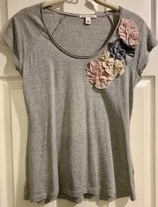 Banana Republic Heather Grey Tee Embellished with Fabric Flowers- size XS - Picture 1 of 3