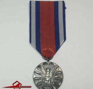 Polish PEOPLE'S Republic Silver Medal Merits IN Protecting Public Order. Unboxed - Picture 1 of 5