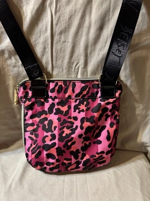 Bolso Bandolera Expandible Betsy Johnson Cheetah Stripes Rosa Turnlock Foto 1 de 4